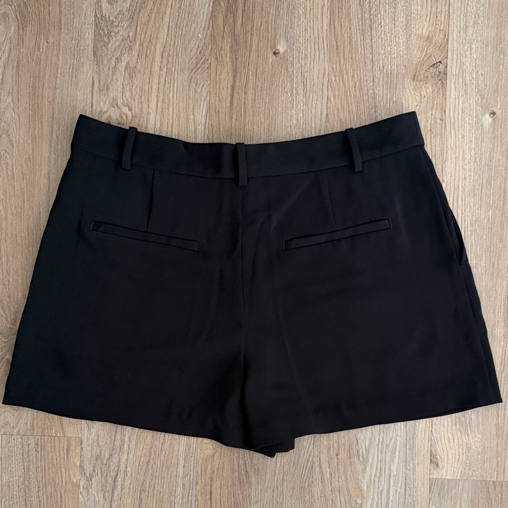 Madewell Easy Pleated Trouser Shorts in Black - Picture 2 of 5
